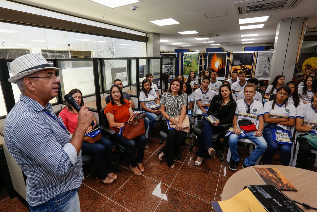 EXPERIÊNCIA - Alunos do Erem Severino de Andrade Guerra conferiram palestras e assistiram à Reunião Plenária. Foto: Nando Chiappetta
