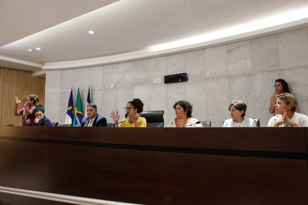 ALTERNATIVA - Experiências positivas com o uso de substâncias extraídas da Cannabis foram apresentadas em audiência pública da Comissão de Cidadania. Foto: Evane Manço