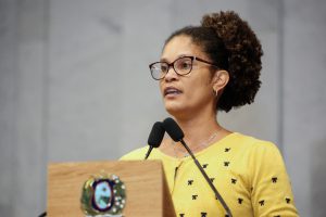 JUNTAS - “Não podemos nos eximir diante de qualquer agressão que uma mulher sofra”, disse Jô Cavalcanti. Foto: Roberto Soares