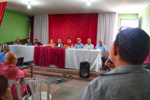 AUDIÊNCIA - Colegiado ouviu agricultores familiares, empresários e autoridades locais, que apontaram deficiência hídrica e necessidade de apoio às cooperativas da localidade como principais demandas. Foto: Ildebrando Gutemberg/Divulgação