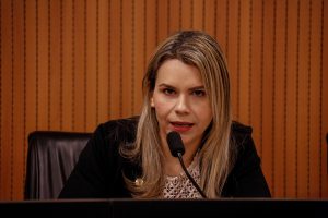DIVERGÊNCIA - Matéria foi aprovada com a abstenção da deputada Clarissa Tércio, após ter pedido de vista negado. Foto: Roberta Guimarães