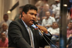 COMPLEMENTO - “Trabalhadores não merecem punição, mas uma solução para continuar atuando e oferecendo o serviço.” Foto: Roberto Soares