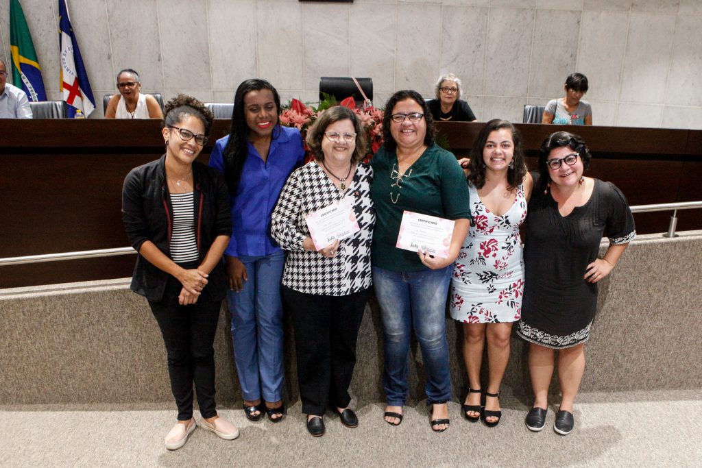 RECONHECIMENTO - Alepe entregou diplomas comemorativos a 15 mulheres que militam na área. Foto: Evane Manço