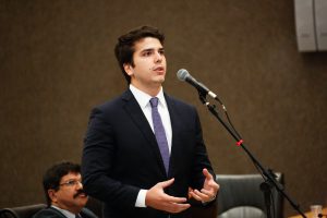 CRÍTICA - “Número demasiado de projetos enviados em regime de urgência indica que o Executivo enxerga o Legislativo como um instrumento homologatório”, afirmou Coelho. Foto: Roberto Soares