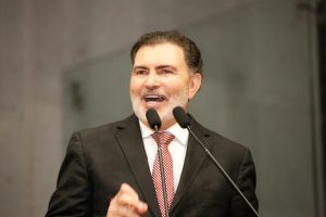 VISITANTES - “É necessário um grande número de policiais para garantir a segurança de todos.” Foto: Roberto Soares