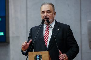 TRIBUNA - Para Marco Aurélio, propostas do Poder Executivo são “prova cabal de que Paulo Câmara é o maior bolsonarista de Pernambuco”. Foto: Roberto Soares