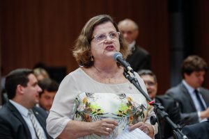 REAJUSTE - Teresa Leitão destacou esforço da Casa para votar aumento na remuneração dos servidores do MPPE com celeridade. Foto: Roberto Soares