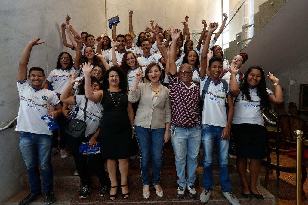 ATIVIDADES - Grupo de 25 jovens assistiu, das galerias, a Reunião Plenária, além de conferir palestras e participar de recital de poesia. Foto: Roberta Guimarães