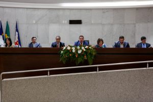 PERIÓDICO - Produzida anualmente pela equipe da Consultoria da Alepe, a publicação reúne análises de temas que fazem parte do cotidiano dos deputados e da sociedade pernambucana. Foto: Roberta Guimarães