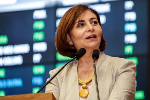 TRIBUNA - “Devemos nos apropriar do que é público, zelar pelo que já temos e lutar pelo que falta conquistar”, defende Simone Santana. Foto: Roberto Soares