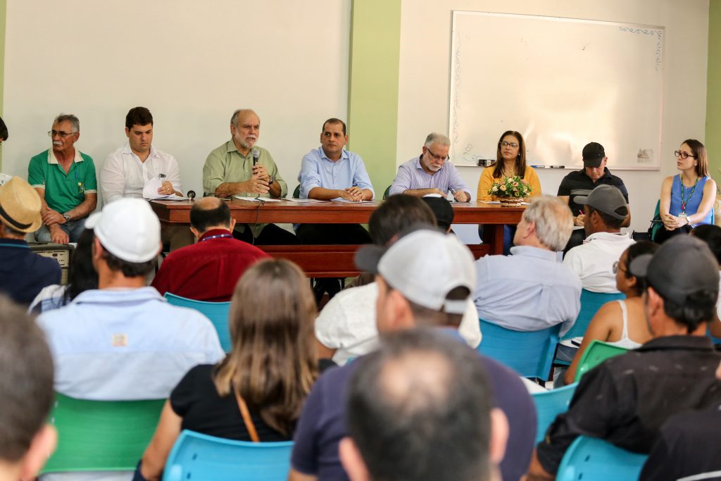 AUDIÊNCIA - Colegiado foi a Pesqueira discutir com produtores locais a realidade da cadeia produtiva. Foto: Roberto Pereira Jr./Divulgação
