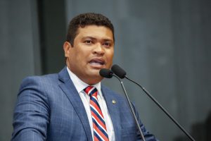 CONTRIBUIÇÃO - Segundo o parlamentar, as diferenças nas leis federais e estaduais vêm provocando incertezas na categoria. Foto: Roberto Soares