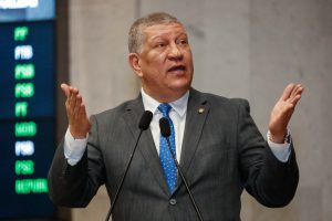 OPINIÃO - “Assim como os sindicatos e as organizações comunitárias, os partidos políticos são instrumentos importantes.” Foto: Roberto Soares