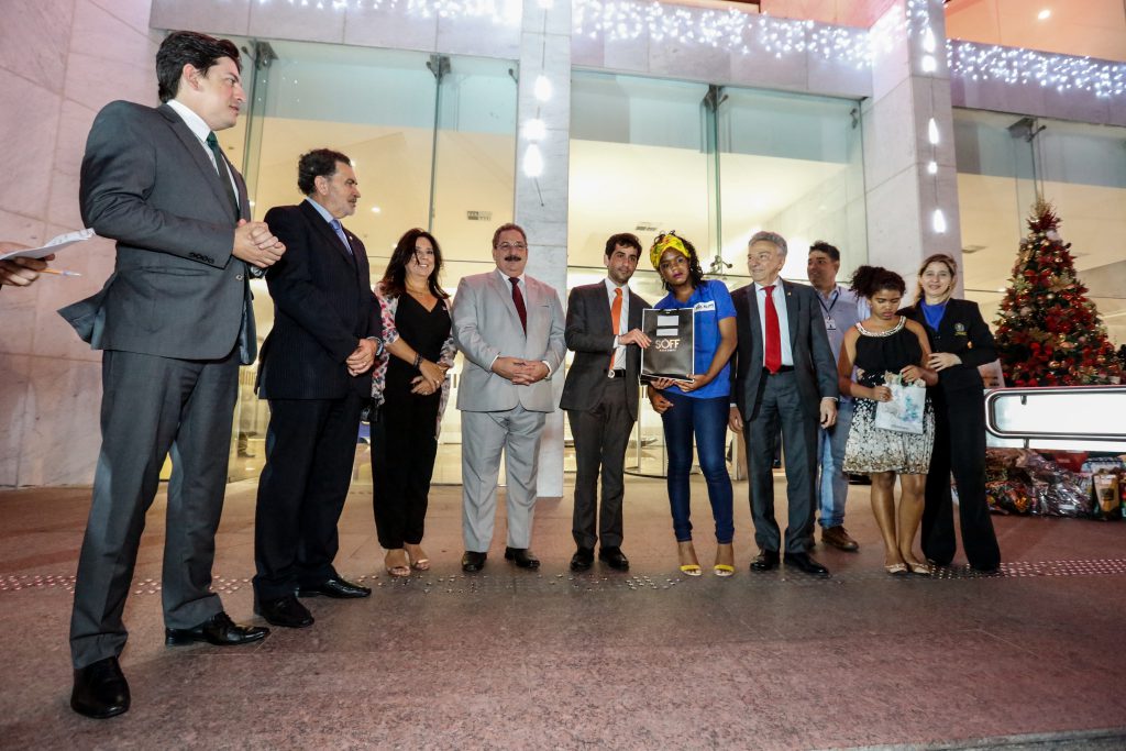 LUZES - Todos os prédios da Alepe, incluindo anexos e Museu Palácio Joaquim Nabuco, receberam luzes especiais. Foto: Jarbas Araújo