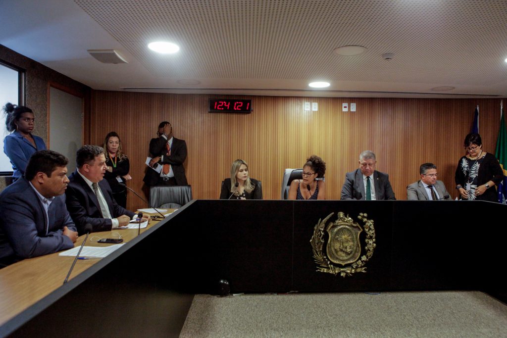 BENEFÍCIO - Acatado pela Comissão de Cidadania, projeto de lei prevê taxa de R$ 22,60 no caso de re-emissão do documento, mas isenta pessoas idosas. Foto: Nando Chiappetta