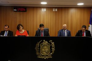 FISCALIZAÇÃO - Cobrança atingirá serviço prestado em micro-ônibus e miniônibus com capacidade para até 20 passageiros. Foto: Roberta Guimarães