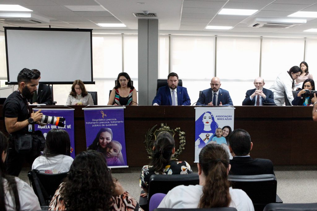 DEBATE - Encontro foi promovido pela Frente Parlamentar em Defesa dos Direitos das Pessoas com Deficiência e com Doenças Raras. Foto: Evane Manço