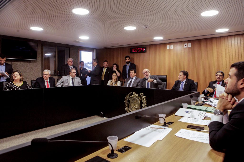 AUMENTO - Pela proposta do Executivo, aprovada com emendas, alíquota de contribuição dos servidores estaduais subirá para 14% a partir de agosto de 2020. Foto: Nando Chiappetta