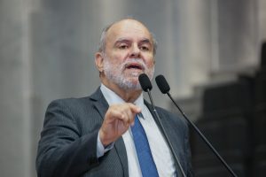 PREFEITURA - “Se não começarmos a construção até o fim deste mês, o dinheiro será perdido e retornará à Caixa.” Foto: Roberto Soares