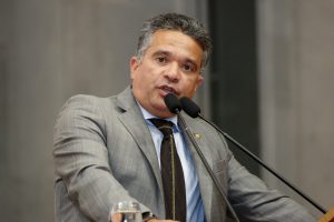 NORMA - Parlamentar informou que apresentará proposta similar na Alepe, para estender as regras do Recife a todos os municípios pernambucanos. Foto: Roberto Soares