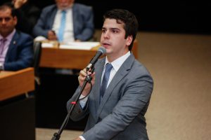 OPOSIÇÃO - “Projeto deveria fazer com que quem ganha mais pague mais”, defendeu Antonio Coelho. Foto: Roberto Soares