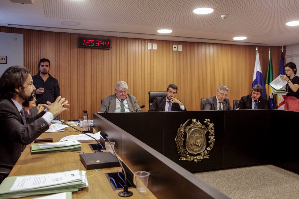 ANÁLISE - No total, 23 sugestões de mudança no Código Estadual de Defesa do Consumidor foram discutidas pelo colegiado, sendo nove delas rejeitadas e duas, retiradas de pauta. Foto: Nando Chiappetta