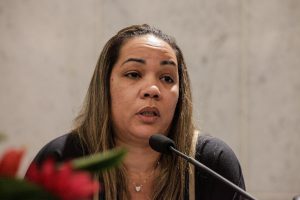CRÍTICA - “Ideia de que Previne Brasil vai atender 50 milhões de pessoas desassistidas é uma grande falácia”, apontou a professora de Saúde Coletiva da UFPE Ana Lúcia Andrade. Foto: Evane Manço