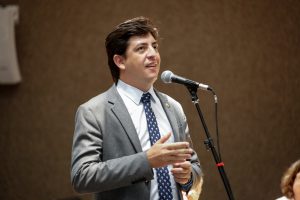 APARTE - "Observamos o trabalho e empenho deste Poder para mostrar comprometimento e responsabilidade para com a população pernambucana", salientou Queiroz Filho. Foto: Roberto Soares