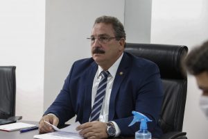Foto do presidente Eriberto Medeiros em Reunião Plenária remota