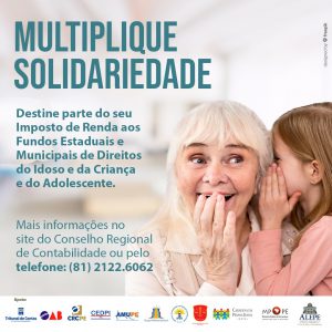 Foto de idosa feliz ao ouvir um cochicho de uma criança pequena em seu ouvido, acompanhado de informações sobre a campanha e lista de insituições que a apoiam