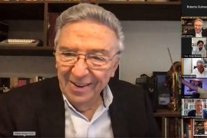Deputado falar em reunião virtual