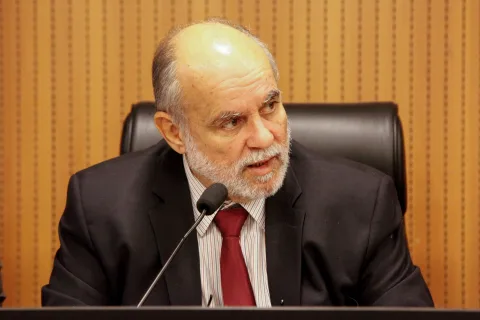 DEBATE - “Destaco o ambiente democrático que se instalou todas as vezes que nos deparamos com projetos mais complexos ou polêmicos”, afirmou o presidente Waldemar Borges. Foto: Evane Manço