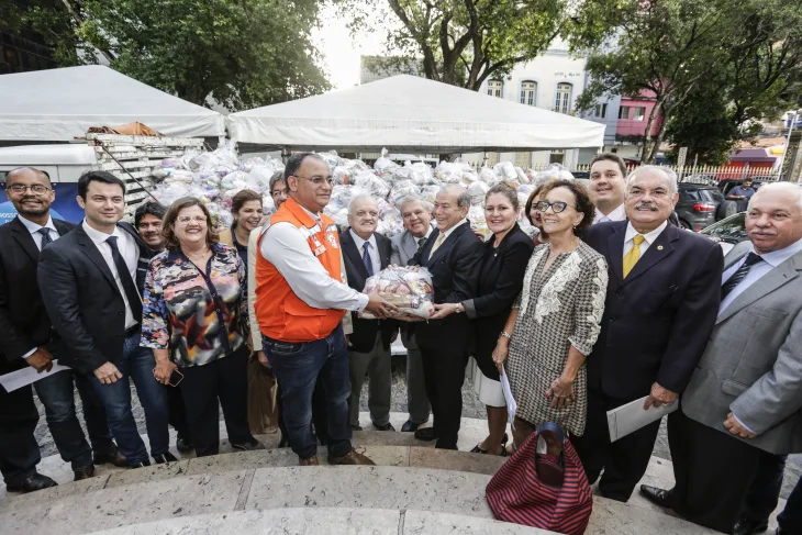 06-27-entrega-donativos-kc-49