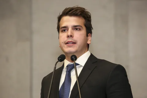 CARÊNCIAS - Coelho rebateu argumento de que problemas são provocados pela desassistência na rede municipal. Foto: Roberto Soares