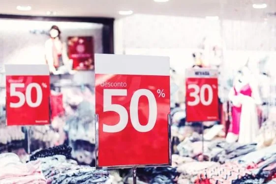 Enquete: lojas devem divulgar histórico de preços?