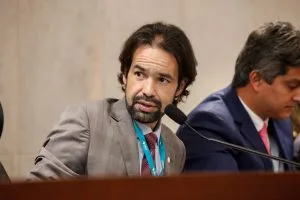 PROPOSTA - “Vamos chamar especialistas em saúde mental e assistência social para audiências públicas e percorrer Pernambuco a fim de detectar focos de ocorrência”, disse Diogo Moraes. Foto: Evane Manço