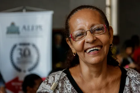 IDENTIDADE - “Quero aproveitar para conseguir uma nova via do meu RG, que já tem mais de 20 anos”, contou a costureira Rosilene Santos. Foto: Roberta Guimarães