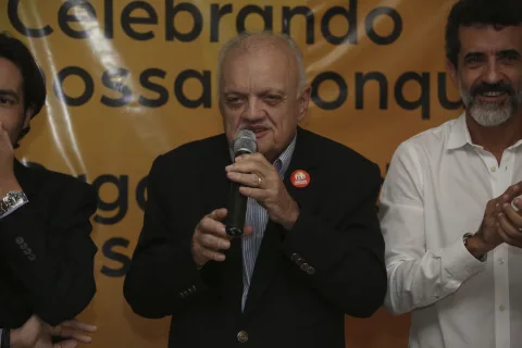 DIÁLOGO - Político discursa em evento do Sindilegis. Foto: Sabrina Nóbrega