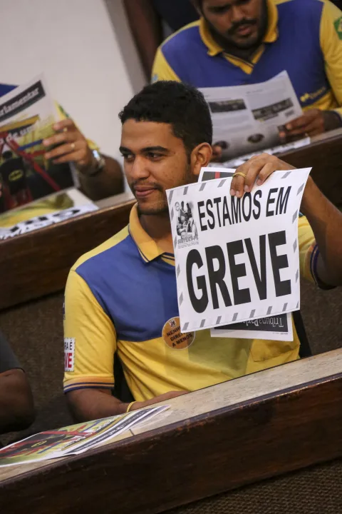 CORREIOS - Empregados temem fechamento de agências e demissões. Foto: Rinaldo Marques/Arquivo