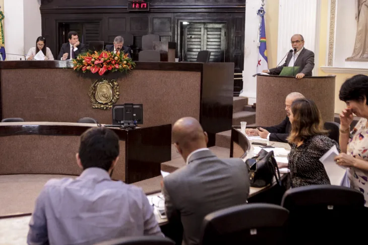 ARRECADAÇÃO - Segundo líder do Governo, Waldemar Borges, matérias resultam de esforço da gestão pernambucana para melhorar finanças do Estado. Foto: Rinaldo Marques