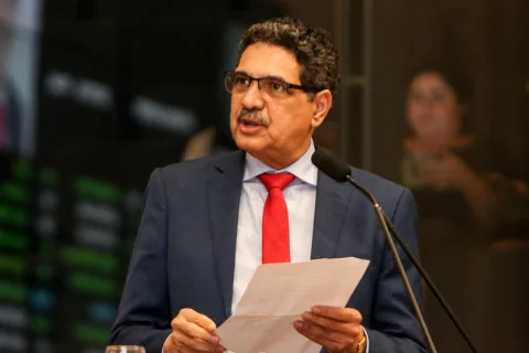 AVALIAÇÃO - Para o comunista, união das duas legendas de esquerda fortalecerá o trabalho em defesa dos trabalhadores brasileiros. Foto: Roberto Soares
