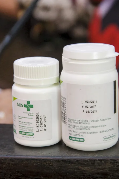 TRATAMENTO - Pacientes denunciam medicamentos em falta ou com prazo de validade vencido. Foto: Jarbas Araújo