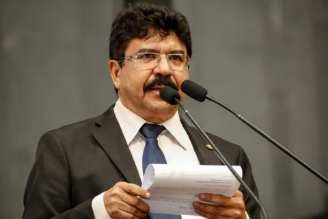 PRÓS - Construção da usina representaria investimento de R$ 30 bi em Itacuruba, disse Fernando. “Equivale a todo o orçamento anual de Pernambuco.” Foto: Roberto Soares
