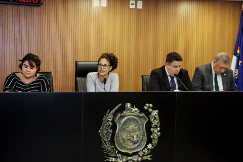 INCLUSÃO - Colegiado também acatou PL que obriga estabelecimentos a disporem de cardápios em áudio para atendimento às pessoas com deficiência. Foto: Nando Chiappetta