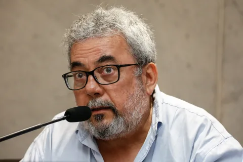 BALANÇO - Representando a Semas, Bertrand Alencar informou que 1,5 mil toneladas de borra oleosa foram coletados e encaminhados para tratamento. Foto: Roberta Guimarães
