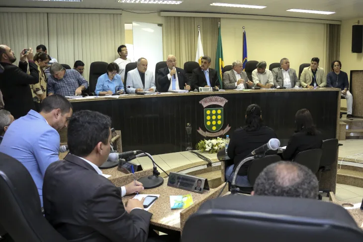 AUDIÊNCIA - Reunião promovida pela Comissão de Meio Ambiente e pela Frente pela Revitalização do Rio Capibaribe discutiu obras de reparo do reservatório. Foto: Sabrina Nóbrega