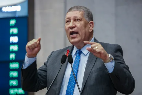 CRISE - “Quem penaliza o contribuinte é o Governo Federal, que não soluciona desemprego no País”, rebateu Nascimento. Foto: Roberto Soares