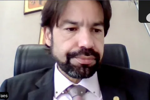 Deputado fala em reunião online