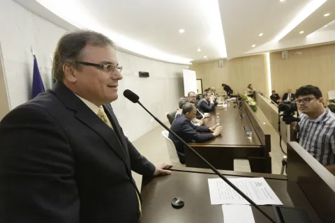 REVISÃO - Para Eduíno Brito, momento é de repensar políticas de repressão ao comércio e consumo de entorpecentes. Foto: João Bita