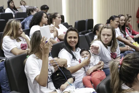Audiência Pública da Comissão de Cidadania para debater a Política Estadual de Valorização do Cuidador com Laços Afetivos.